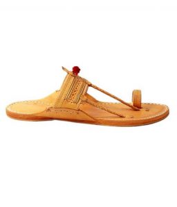 Light Yellow Handcrafted Kapshi Shape Kolhapuri Chappal For Men