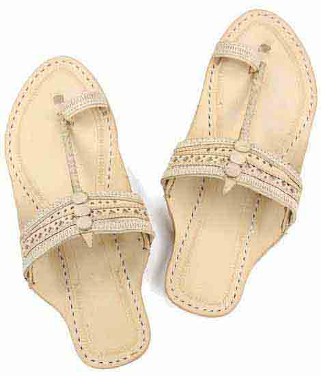 Awesome Natural Pointed Kolhapuri Chappal For Men