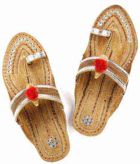 Designer’S Silver Rivets Authentic Kolhapuri Chappal For Women