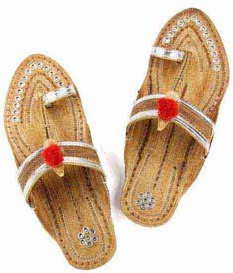 Designer’S Silver Rivets Authentic Kolhapuri Chappal For Women