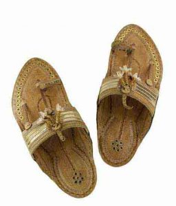 Engaging Artist’S Tan Color Golden Design Kolhapuri Chappal For Men