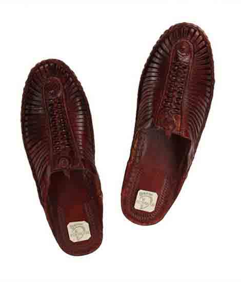 Outstanding Cherry Red Men Kolhapuri Half Shoe