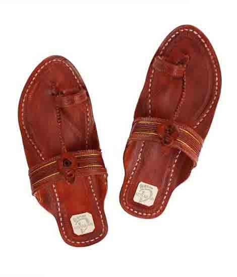 Exceptional Rubin Color Pointed Kolhapuri Chappal For Men