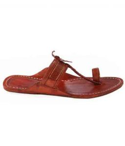 Exceptional Rubin Color Pointed Kolhapuri Chappal For Men