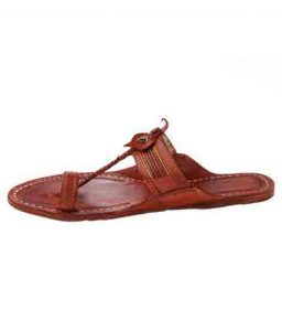 Exceptional Rubin Color Pointed Kolhapuri Chappal For Men