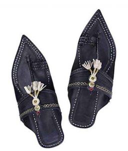 Royal Look Black Extra Pointed Kolhapuri Chappal For Men