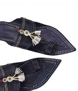 Royal Look Black Extra Pointed Kolhapuri Chappal For Men