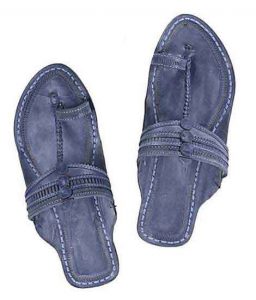 Grey Eye-Catching Pointed Kolhapuri Chappal For Men
