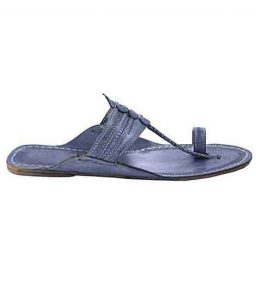 Grey Eye-Catching Pointed Kolhapuri Chappal For Men