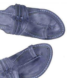 Grey Eye-Catching Pointed Kolhapuri Chappal For Men