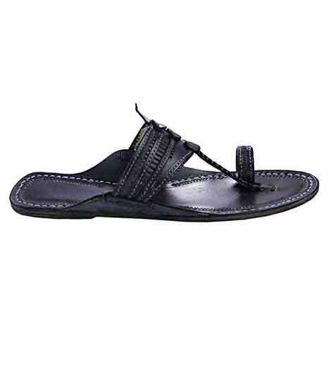 Black Pointed Attractive Kolhapuri Chappal For Men