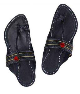 Overwhelming Black Kapshi Red Gonda Kolhapuri Chappal For Men