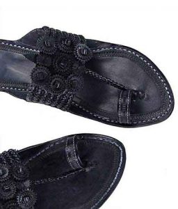 Breathtaking Seven Braids Black Kolhapuri Chappal For Men