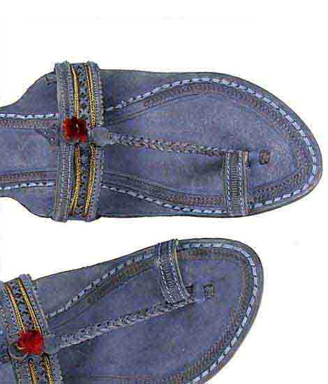 Lovely Pointed Grey Jari And Punching Upper Ladies Kolhapuri Chappal