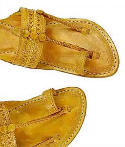 Beautiful Kapshi Shape Diamond Punching Ladies Kolhapuri Chappal