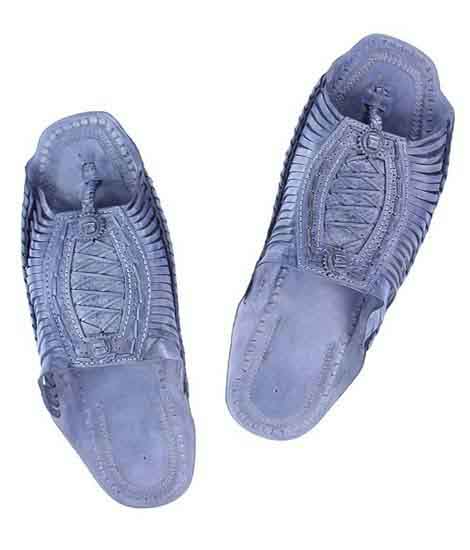 Wonderful Grey Designers’ Twenty One Laces Kolhapuri Chappal For Men