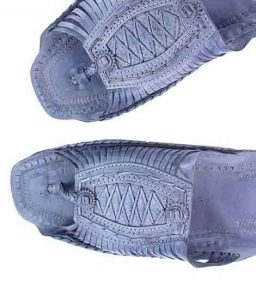 Wonderful Grey Designers’ Twenty One Laces Kolhapuri Chappal For Men