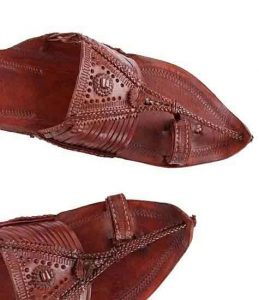 Royal Look Red Brown Fourteen Laces Designer’S Kolhapuri Chappal