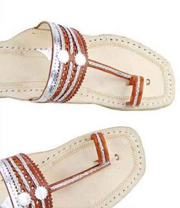 Awesome Look Tan And Silver Flat Heel Ladies Kolhapuri Chappal