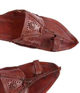 Royal Look Red Brown Fourteen Laces Designer’S Kolhapuri Chappal