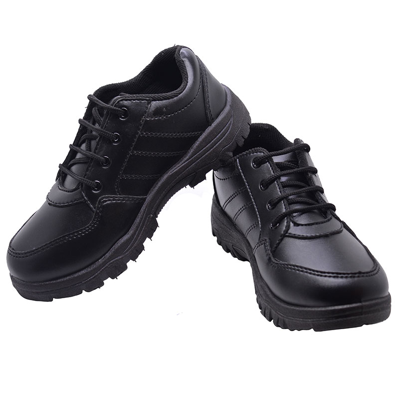Shoes in black colour outlet