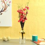 Delicate Gold Polish Table Vase in Glass