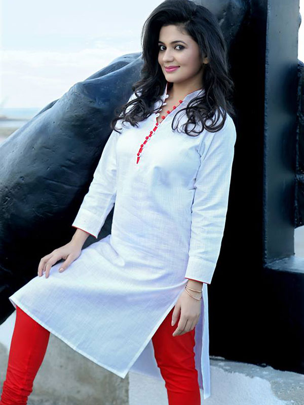 Beautiful Pattern Comfortable High Quality Fabric White Color Plain Ladies  Kurtis Decoration Material: Laces at Best Price in Surat | Priyanka Fashion