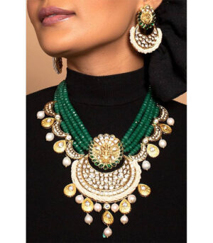 Exquisite Green And White Necklace Set For Festivals
