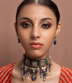 Grey Kundan Yellow Gold Brass Necklace & Pair Of Earring