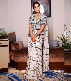 Hina Khan Graceful In A Tie-And-Dye Saree