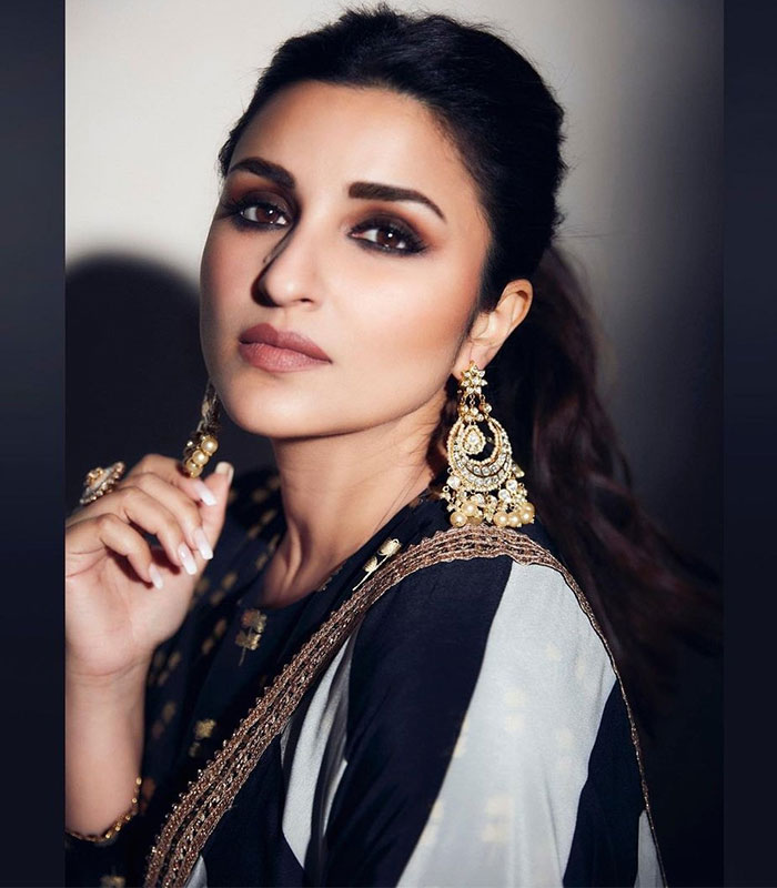 Parineeti Chopra Bollywood New Black & Ivory Foil Striped Sarees