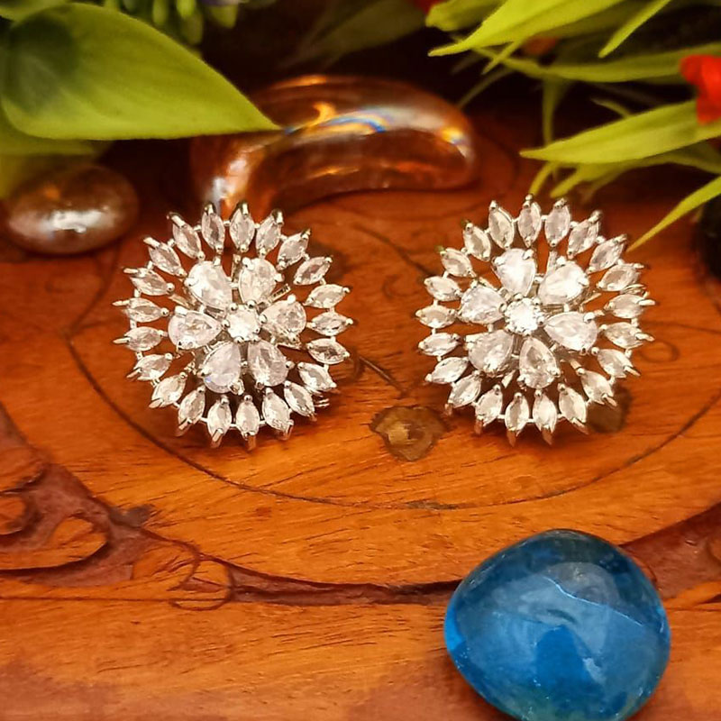 SOHI White Flower Pearl Stud Earrings for Women, Ear Studs For Women, Indo  western, Lightweight, Push Closure, Crystal Earrings, Alloy,Imitation, Cute  Earrings (6276) : Amazon.in: Jewellery